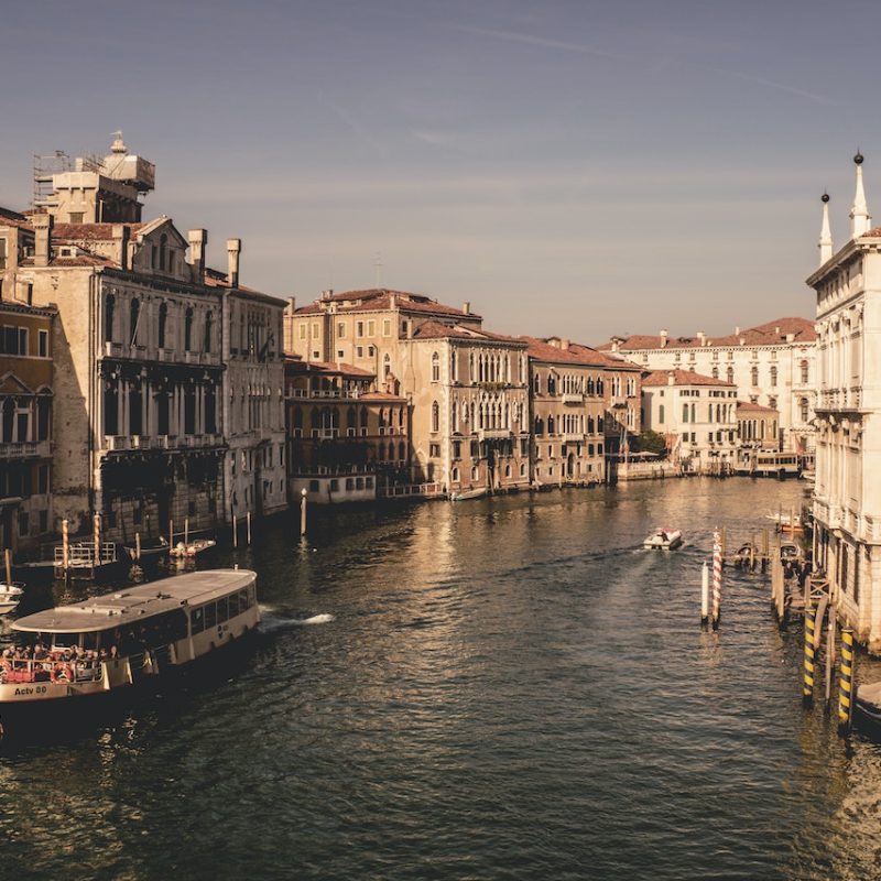 img-pexels-artur-roman-534351